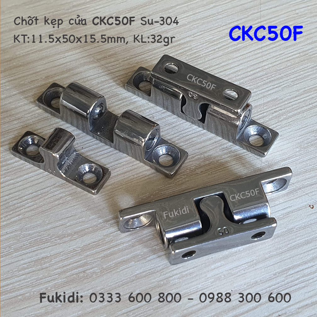 Nhìn nhiều góc cạnh của chốt giữ cửa CKC50F, nó có bề mặt rất bóng!