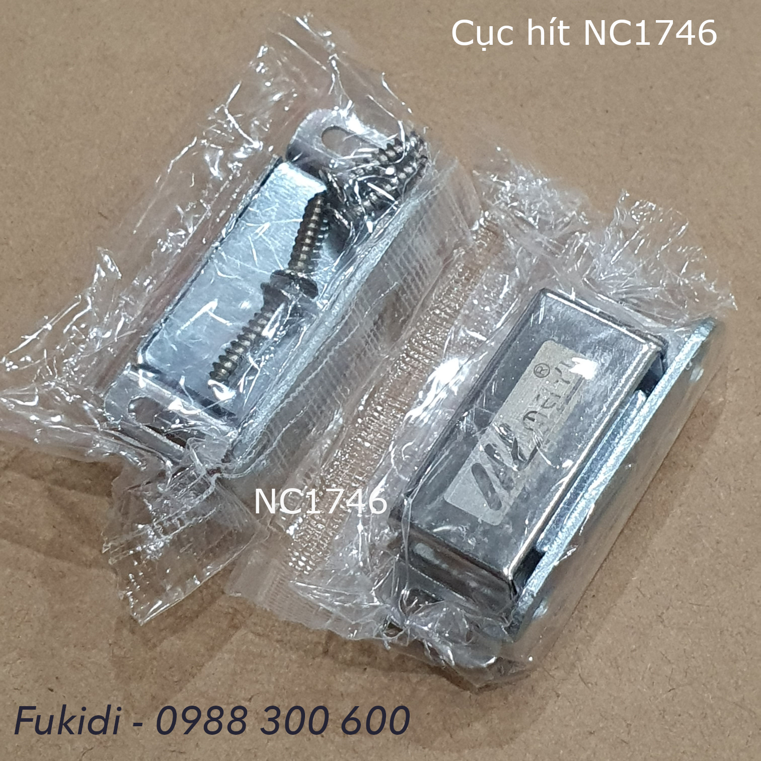 Cục hít cửa tủ, nam châm hít cửa NC1746, lực hút 8kg, vỏ inox, kích thước 17x46.5mm