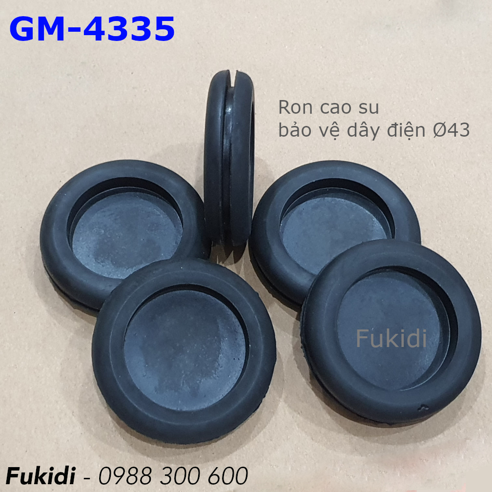 Ron cao su bảo vệ dây điện luồn từ tủ điện ra ngoài, tránh dây chạm trược tiếp vào vỏ tủ điện